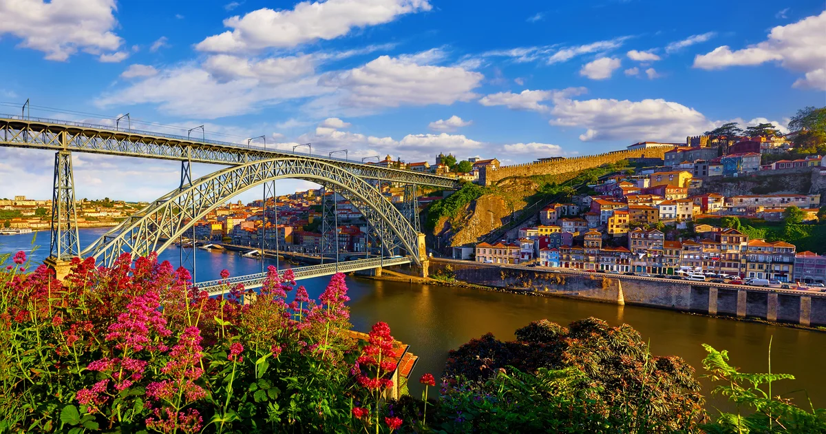 Call girl in Porto