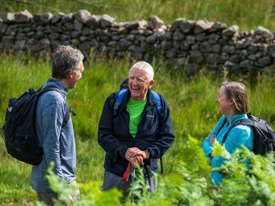 Ramble Worldwide Leader in conversation with walking group