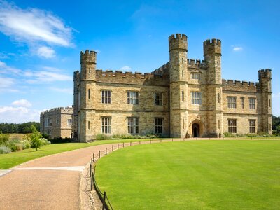 Bending road leading to entrance of Leeds Castle on sunny day, Kent, England